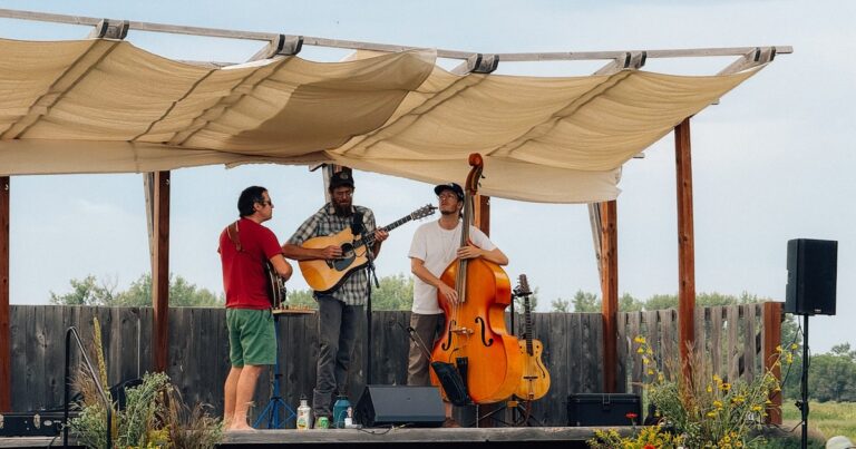 Five Reasons You Won’t Want to Miss Rowe Sanctuary’s “Pickin’ on the Platte”!